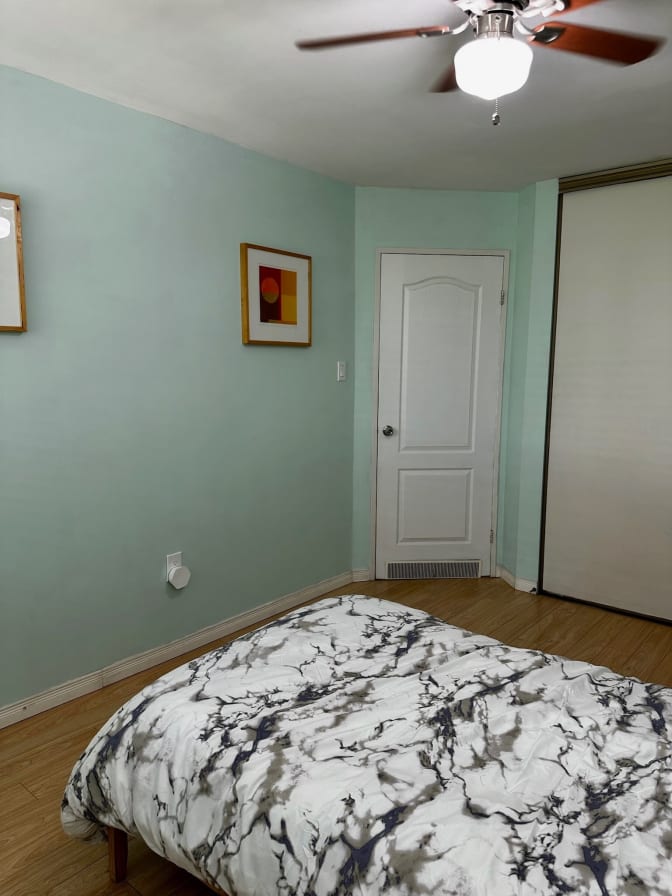 KTNA's room