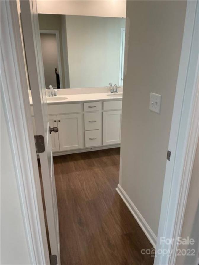 Alcove Rooms's room