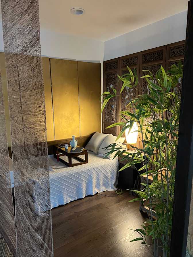 Liz's room