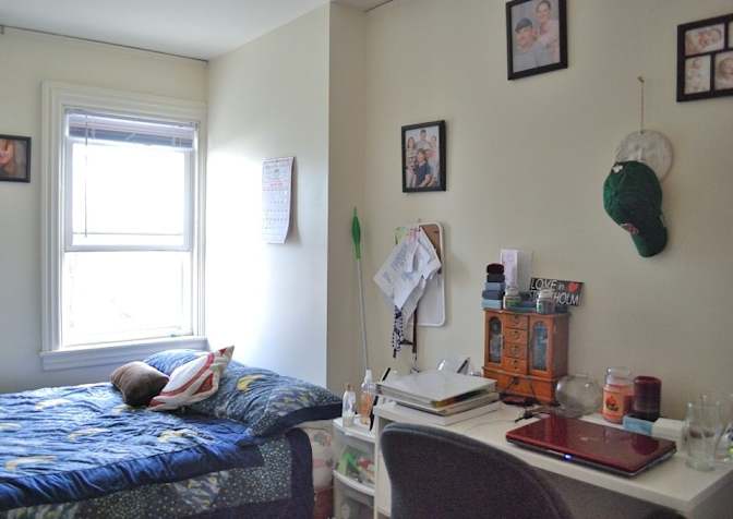 Watertown apartment share's room