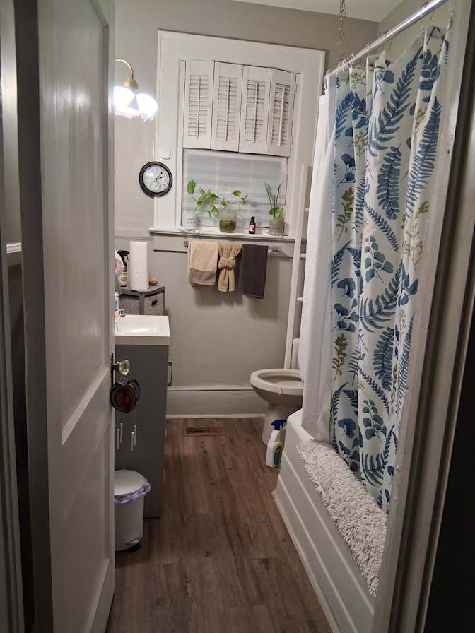 Brenda Joyce Lindsay-earle's room