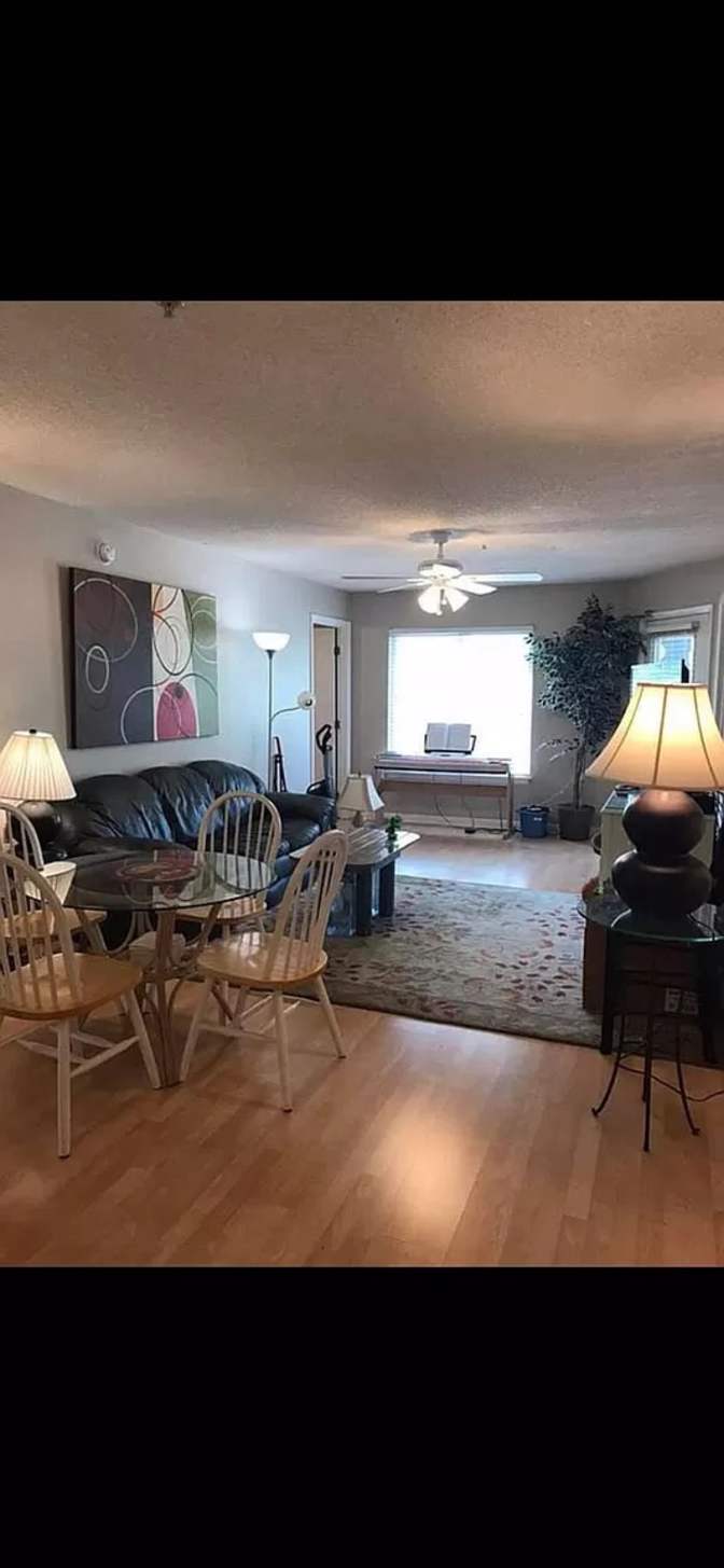 Alcove Rooms's room