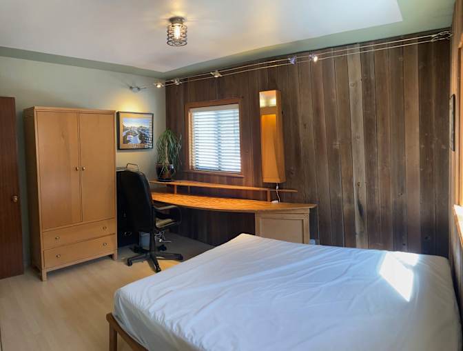 R's room