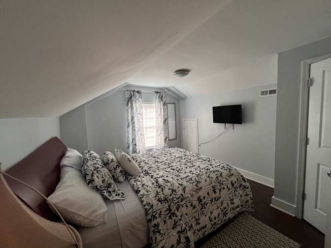 Alcove Rooms's room