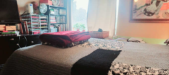 Cris Mendozahowell's room