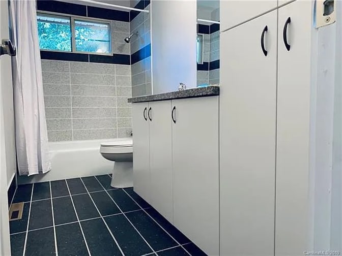 Alcove Rooms's room