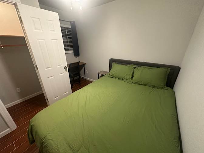 Lambert Guo's room