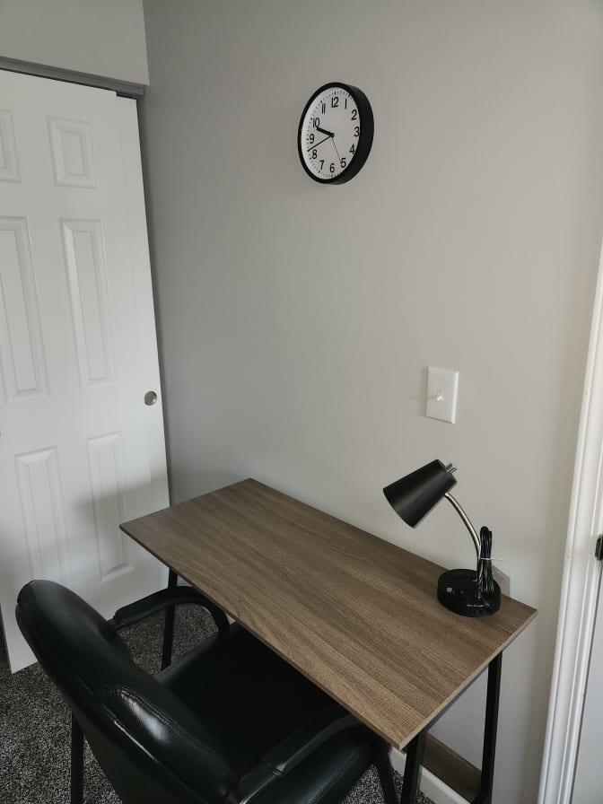 B.'s room