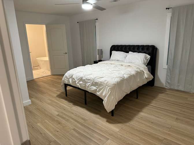 Alcove Rooms's room