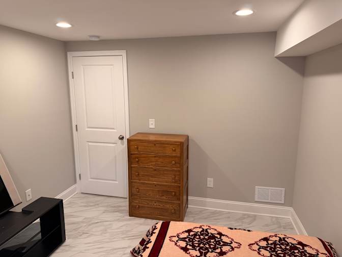 Emonument's room
