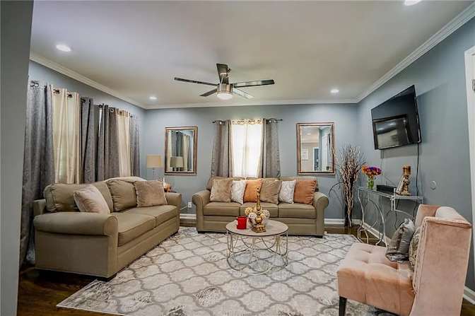 Alcove Rooms's room
