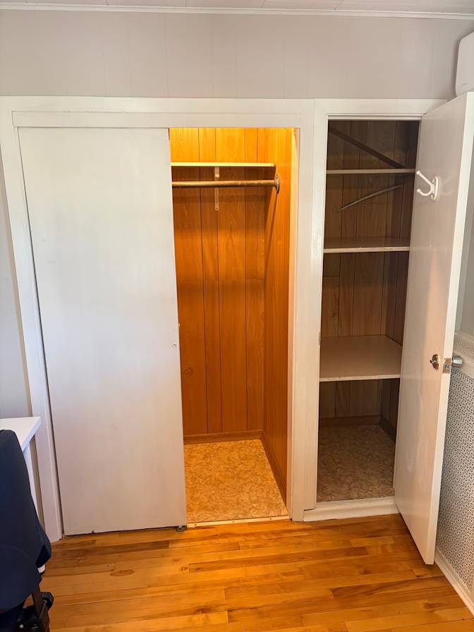 Moe's room
