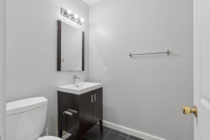 Spacious rooms for rent in a luxurious house's room