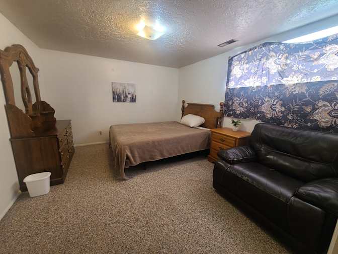 Leslie's room