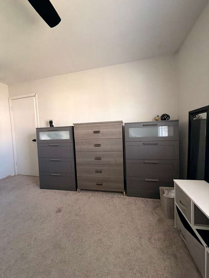 Andres's room
