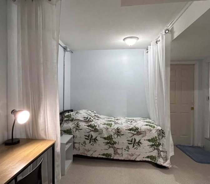 Omer Ramon Esteron's room