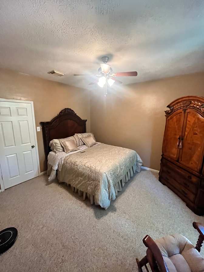 Lise's Room for Rent's room