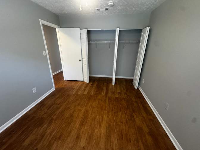 Alcove Rooms's room