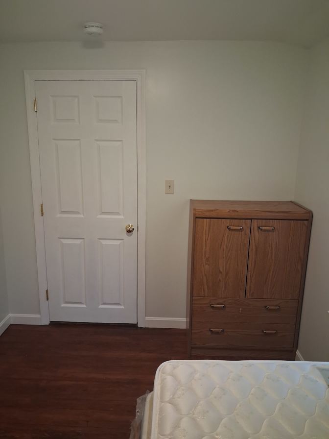 Robert D Machado's room