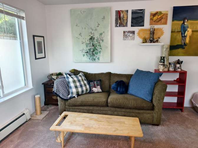 Furnished Room's room