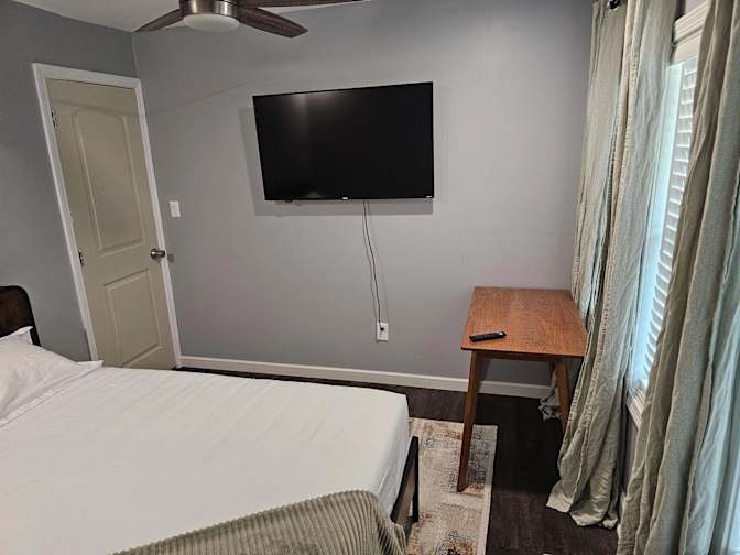 Alcove Rooms's room