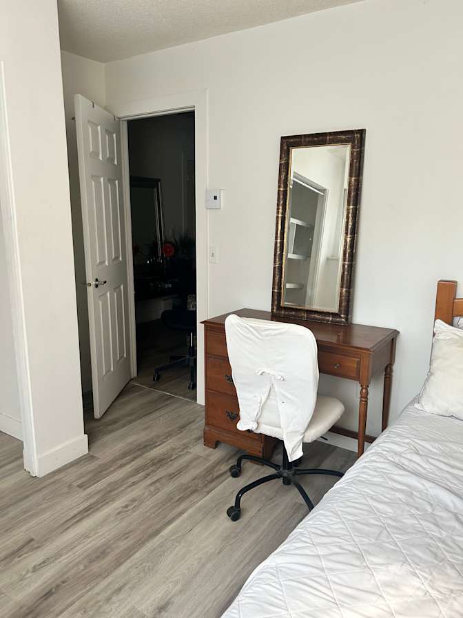 Katy Saunders's room