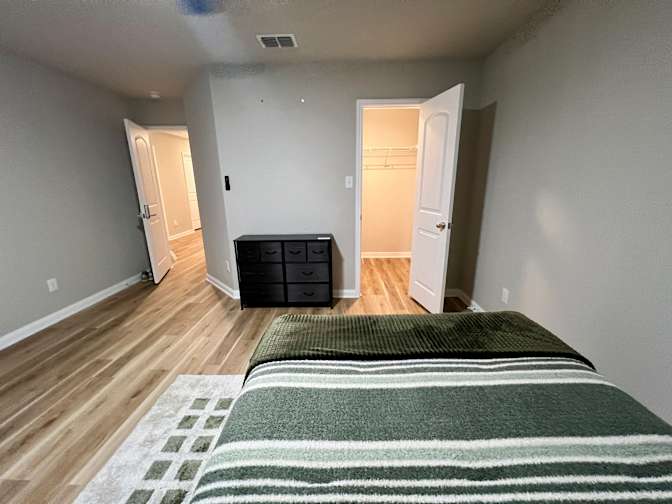 Andres's room