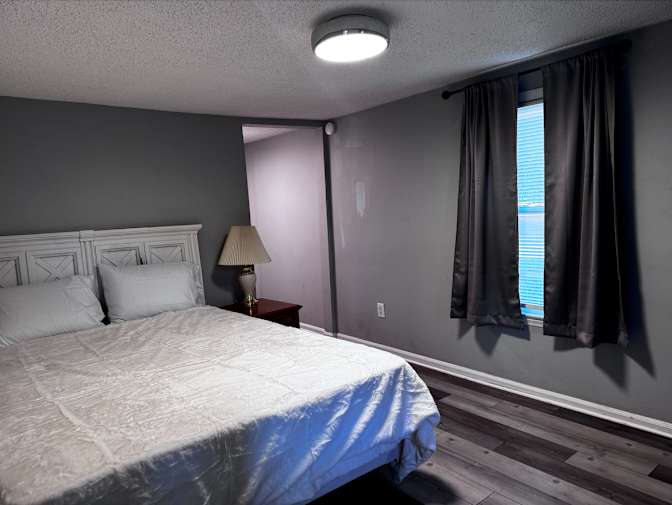 Alcove Rooms's room
