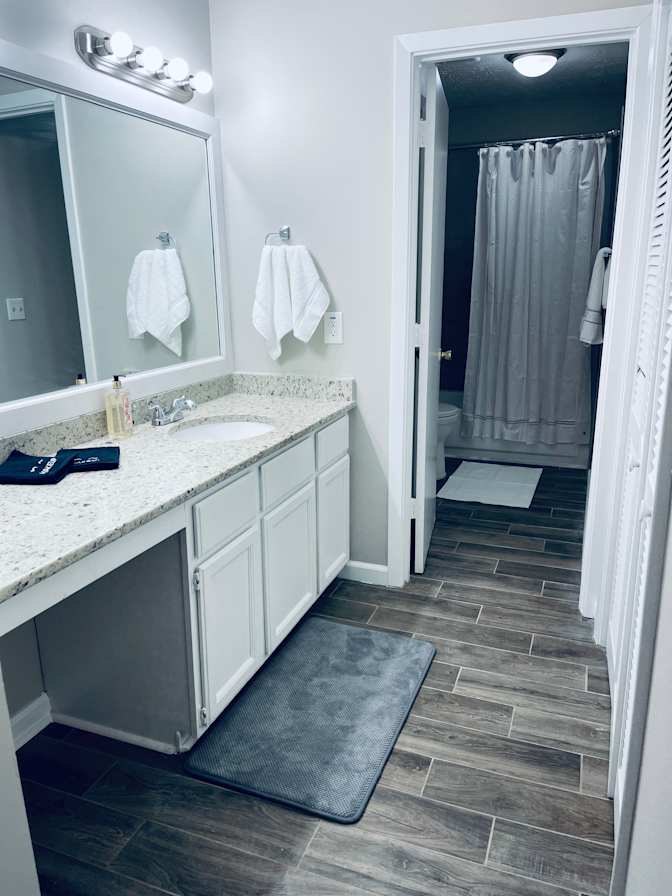 Alcove Rooms's room