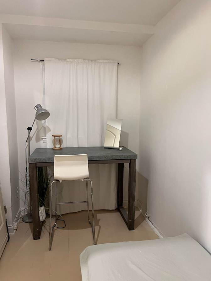 Luis's room