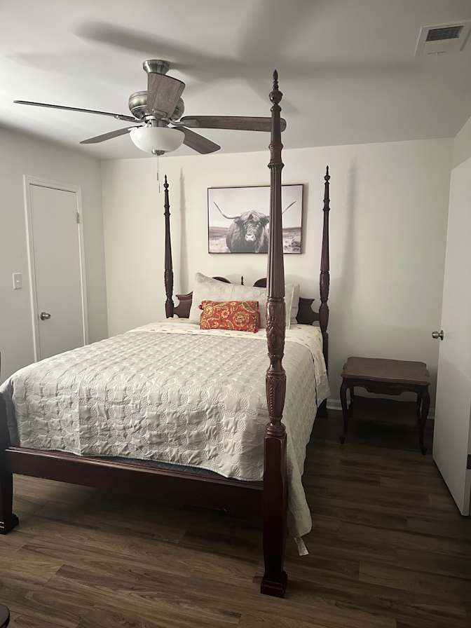 Alcove Rooms's room