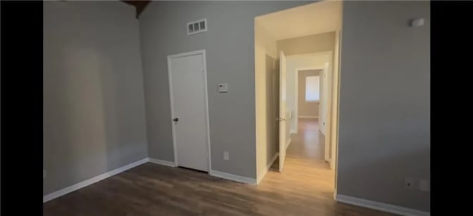 Alcove Rooms's room
