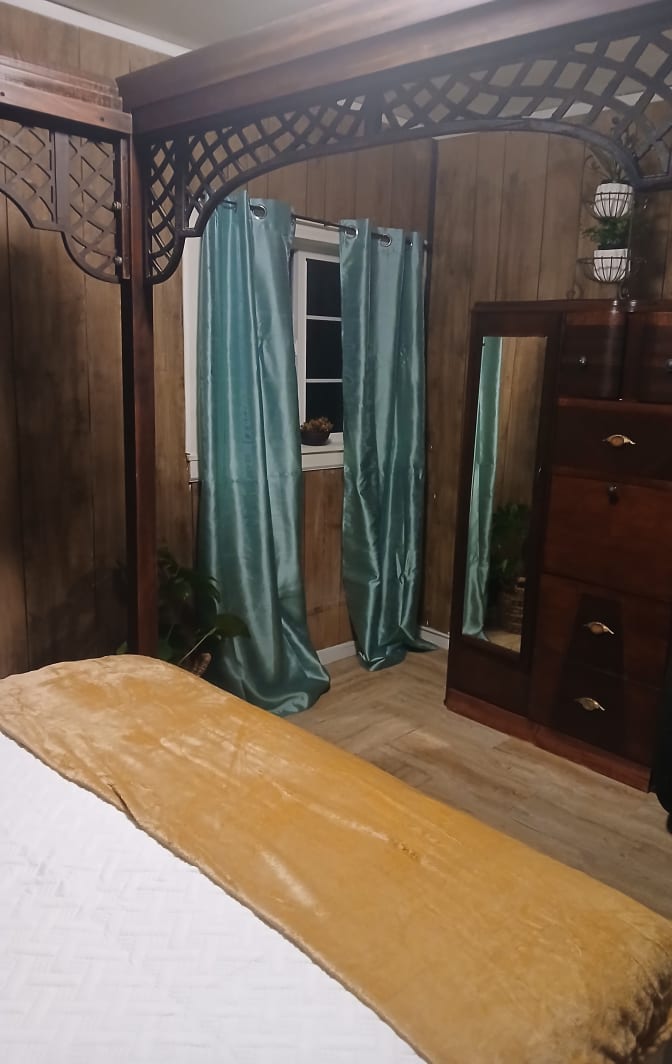 Miaamalia Martinez's room