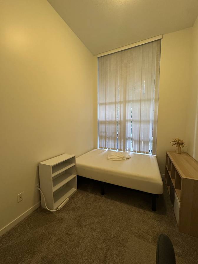 julie bonnal's room