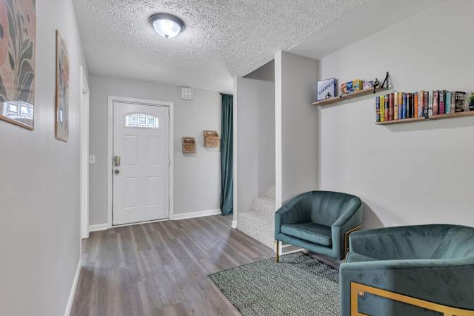 lifedoorrentals's room
