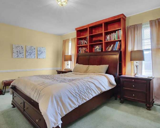 Private Floor in Spring Ridge's room