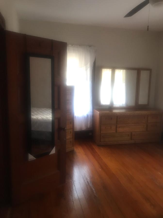 Leslie's room