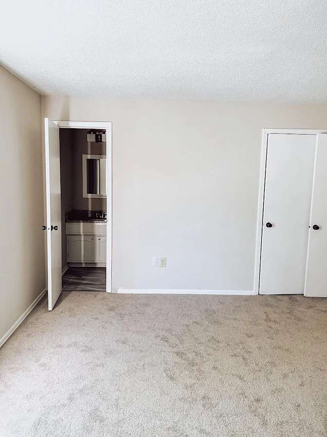 Alcove Rooms's room