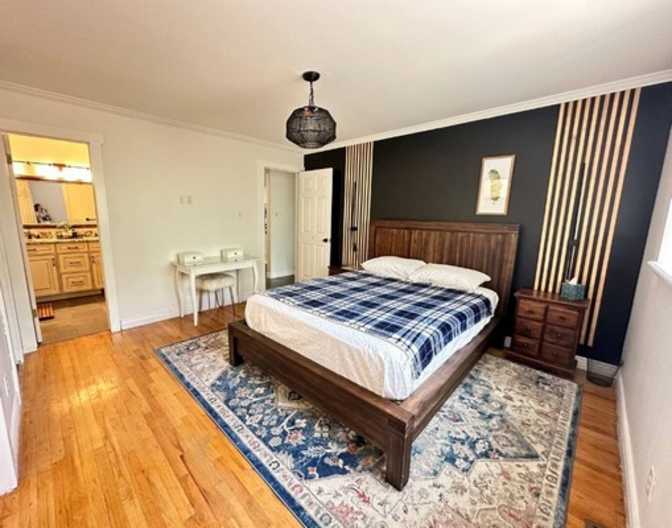 Leslie's room