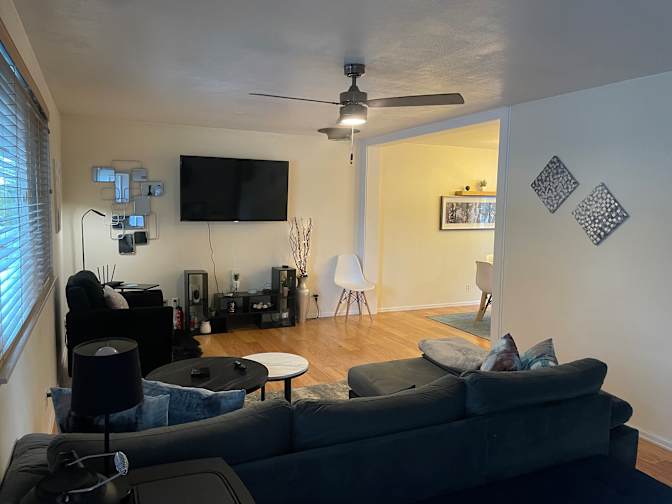 Claudia Davis's room