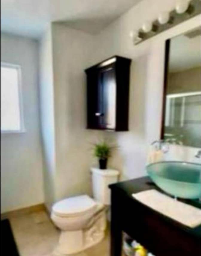 ROOM FOR RENT's room