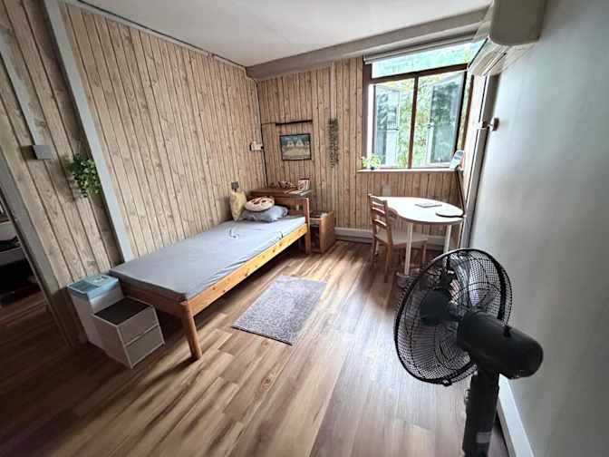 Dave's room