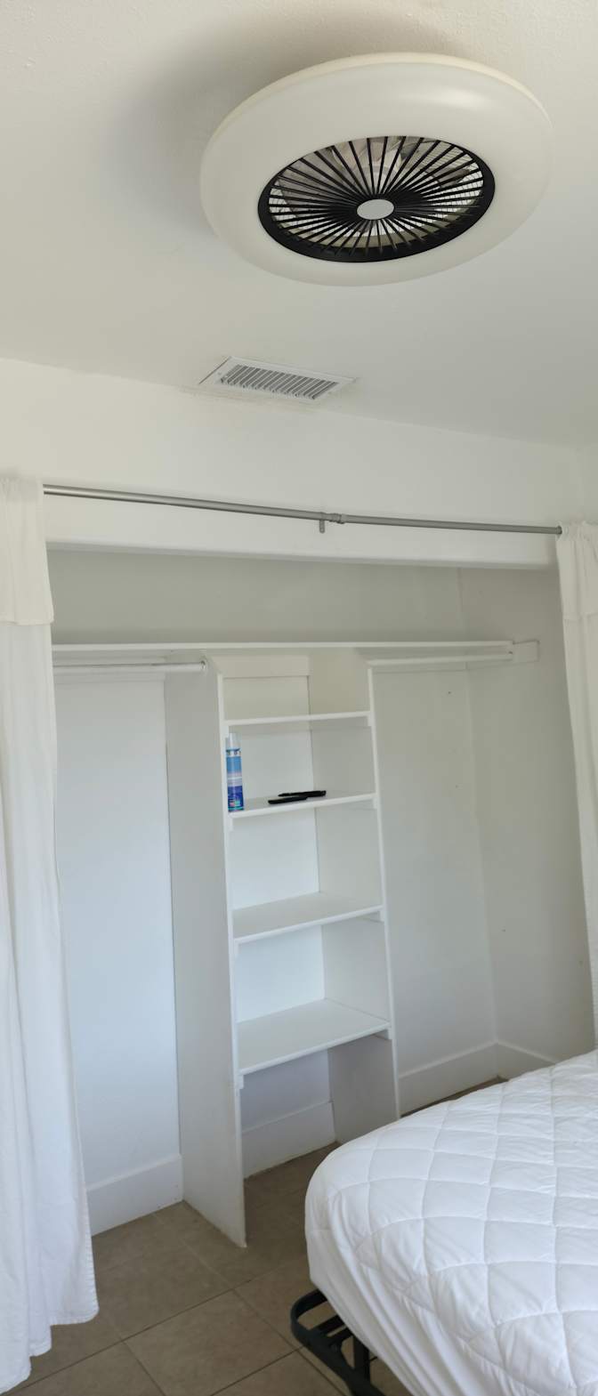 Osvaldo's room