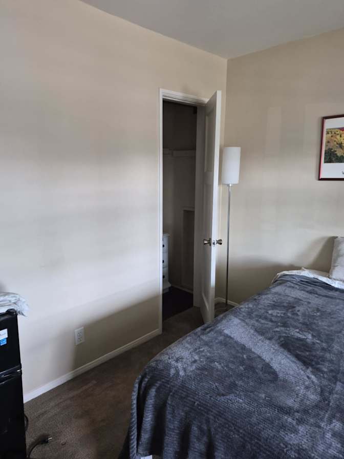 Leslie's room