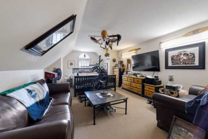 chase's room