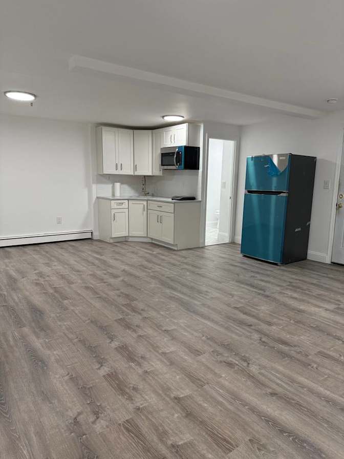 No fee renovated private Studio's room