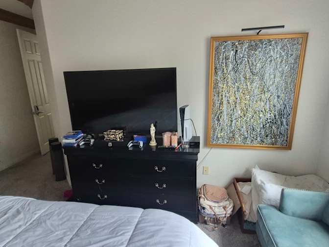 Elite Realty's room