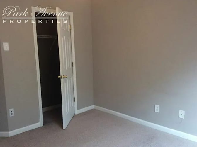 Alcove Rooms's room