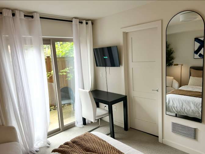 Eli & Sandy's room