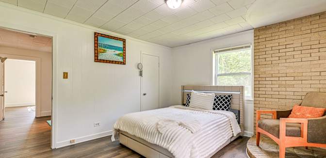 Alcove Rooms's room